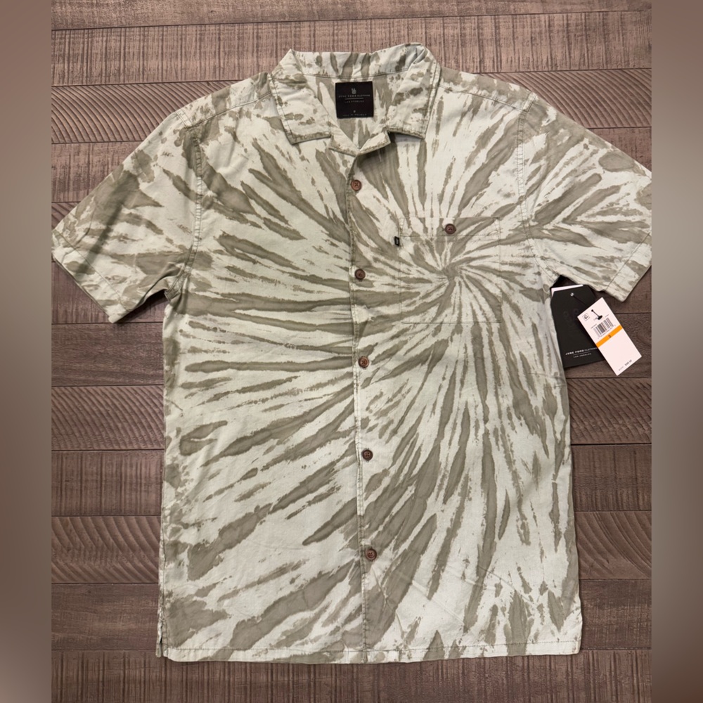 Junk Food Clothing Men’s Finley Short Sleeve Button Down Shirt Size Small (NWT)